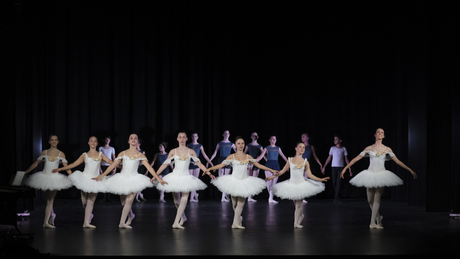 Las alumnas de Danza Clásica tuvieron una actuación sobresaliente.
