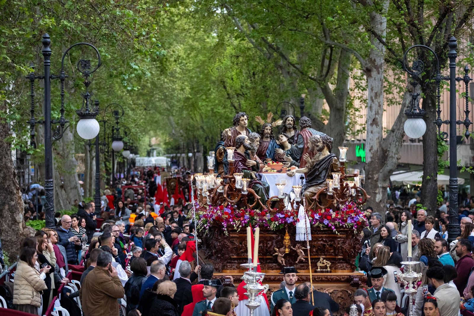 Granada estrenó la nueva carrera oficial frente a la Basílica de las Angustias
