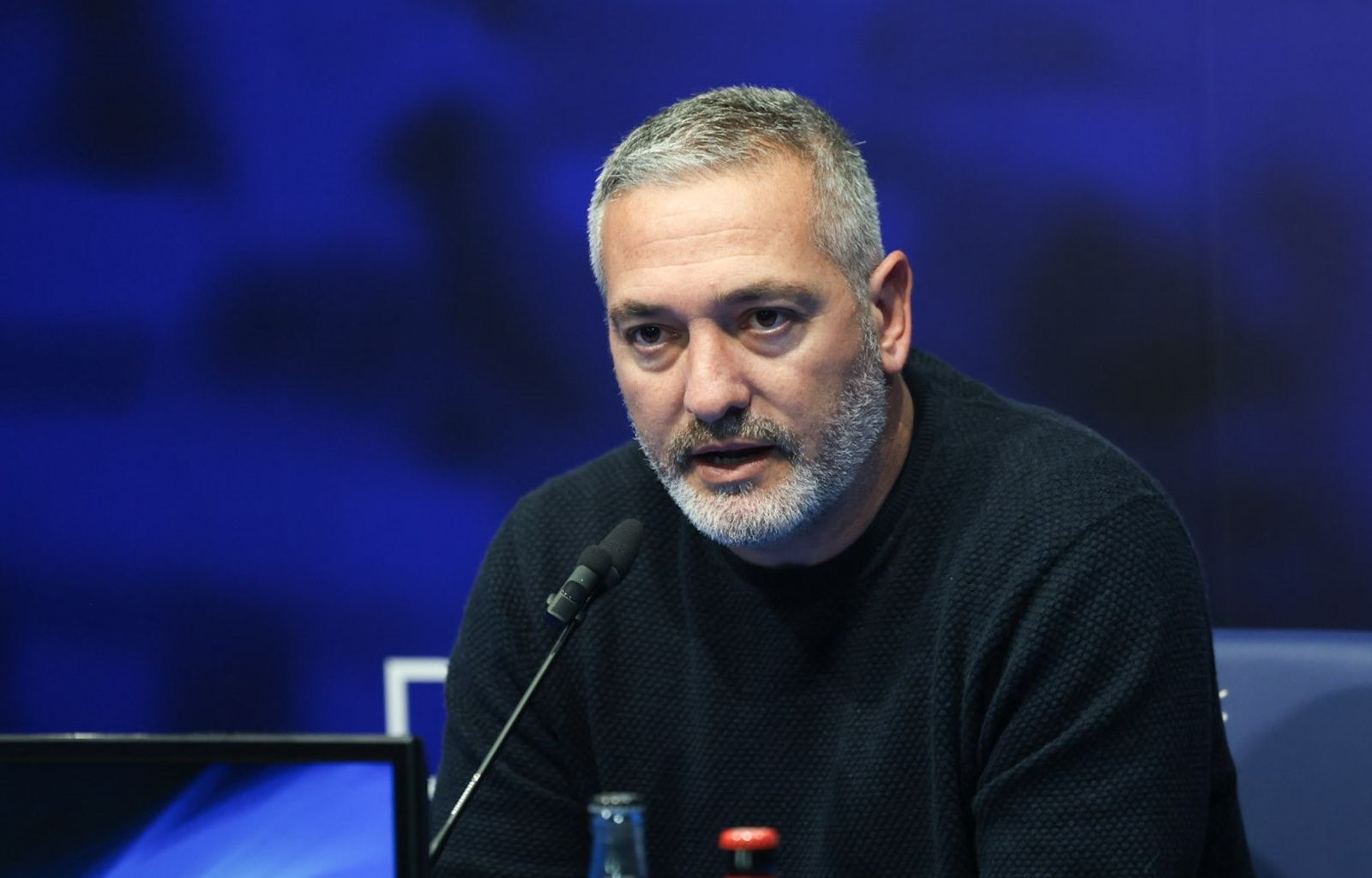 Arzu en una rueda de prensa.