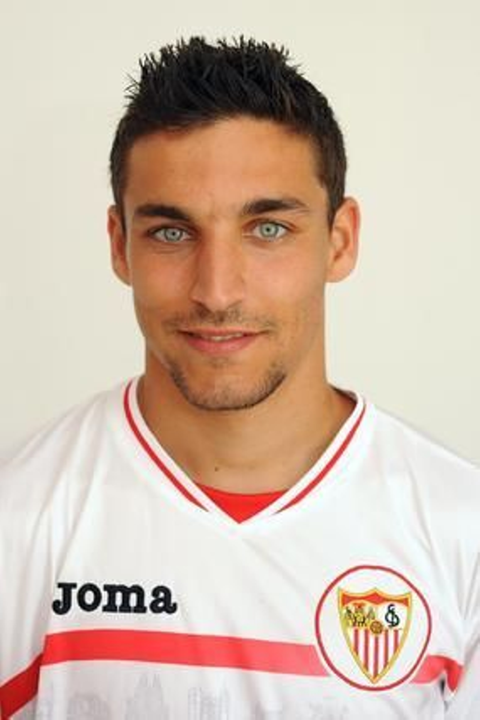 7. JESÚS NAVAS (medio)