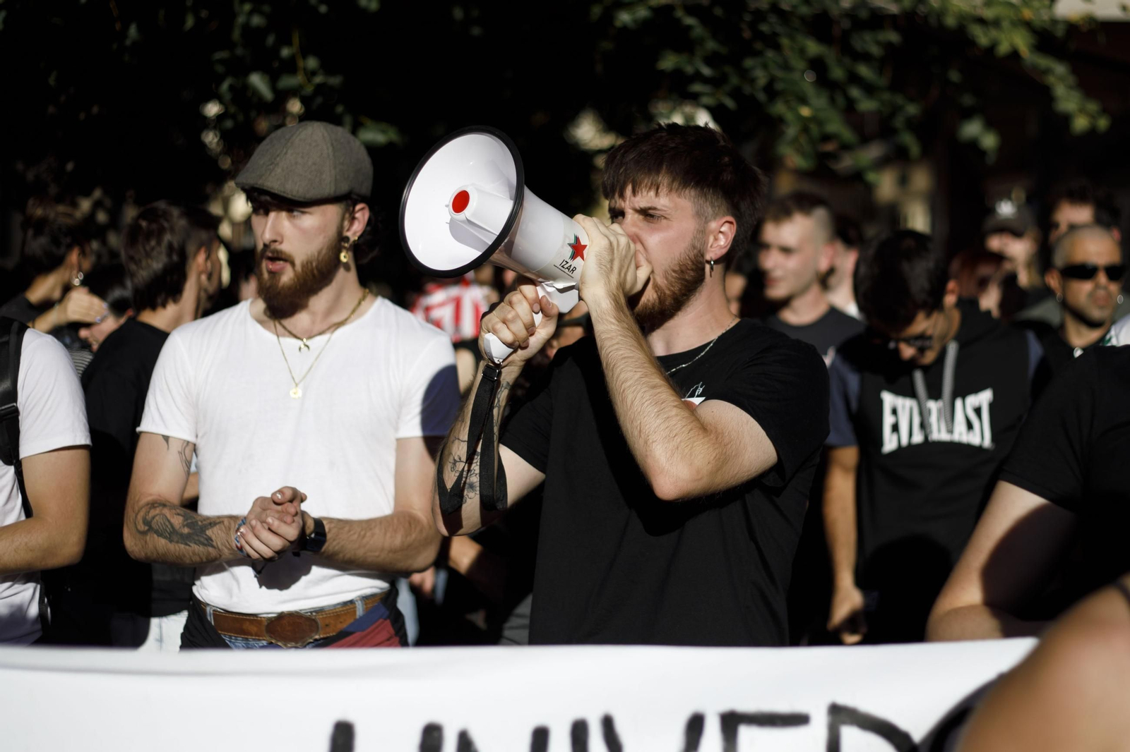 Fotos: Tensión en la Plaza de Derecho de Granada ante la presencia de Vito Quiles
