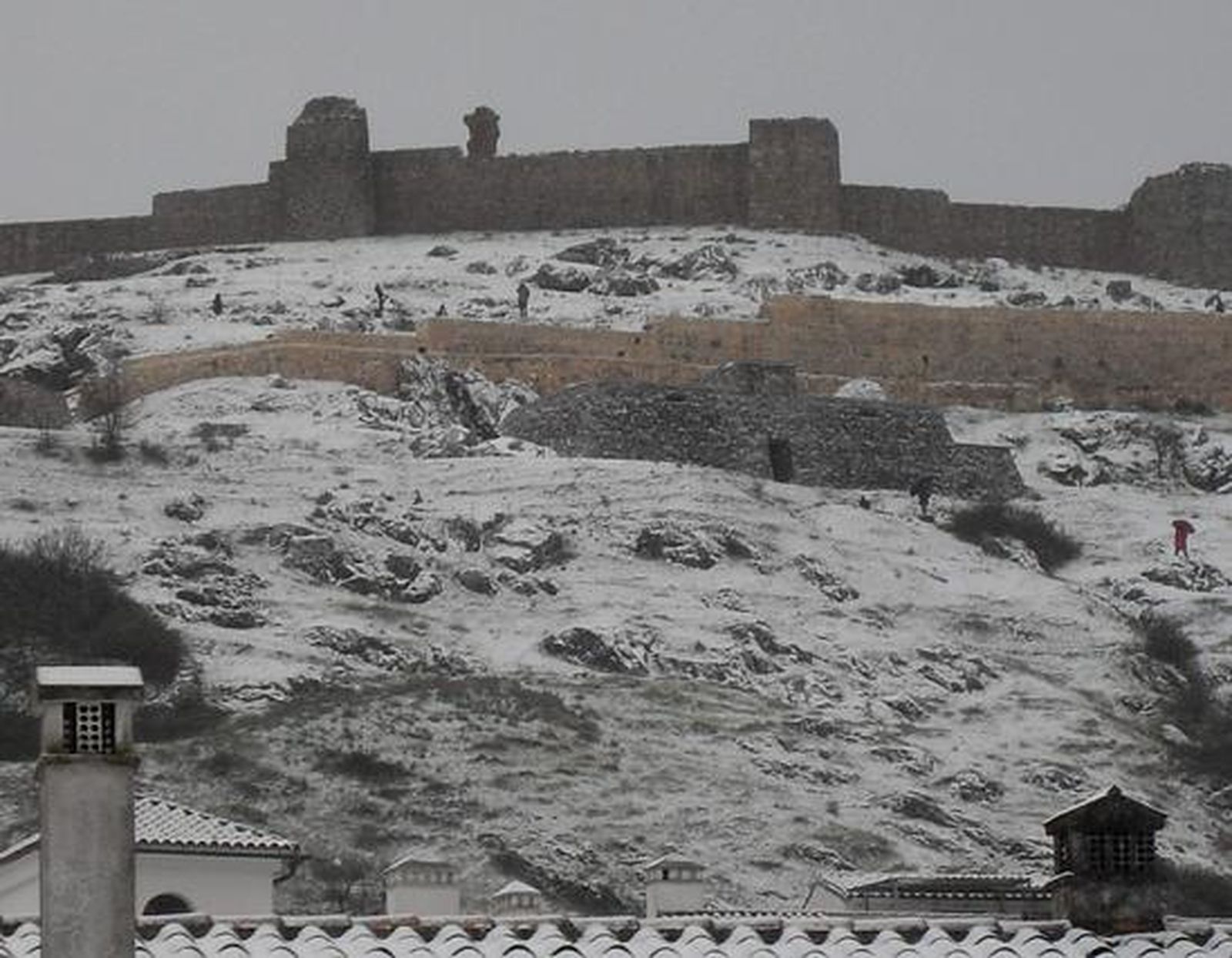 Aracena (Huelva) se cubre de blanco.

Foto: Joly Digital