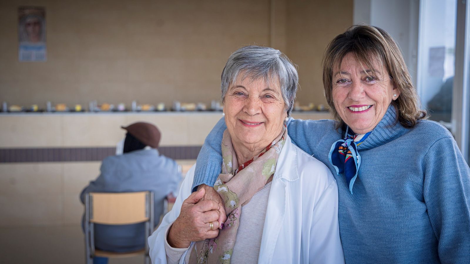 A la derecha, Alejandra Bouza, nueva presidenta del comedor El Pan Nuestro, junto a Paqui Borrego, también miembro de la junta directiva de la sociedad benéfica