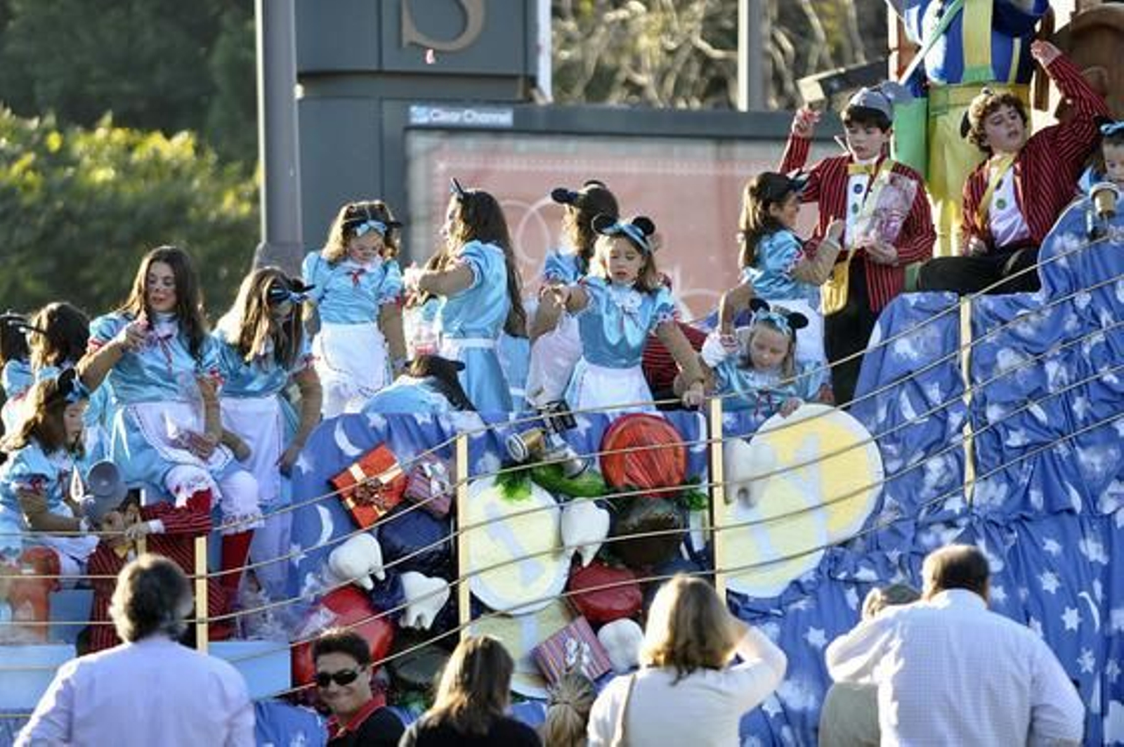 Las carrozas de la Cabalgata de Reyes Magos recorren las calles de la ciudad.

Foto: Manuel Gomez, Juan Carlos Vazquez