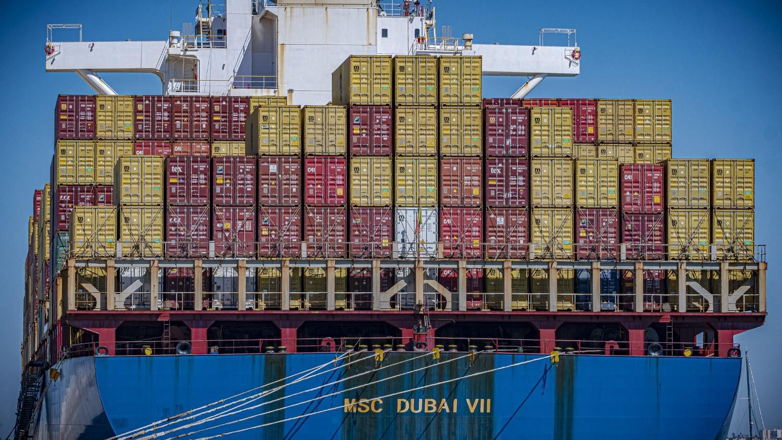 El Dubai VII llegó a Cádiz cargado con unos 6.000 contenedores, una cantidad poco habitual en los tránsitos actuales que se llevan a cabo en el puerto gaditano