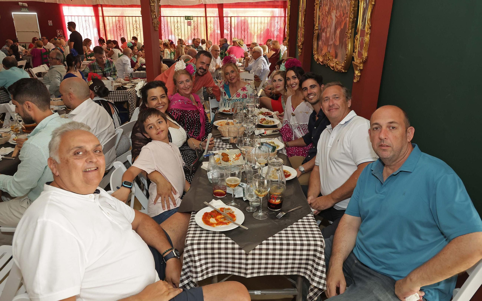 Búscate en las fotos del Domingo por Sevillanas de la Feria Real de Algeciras 2025