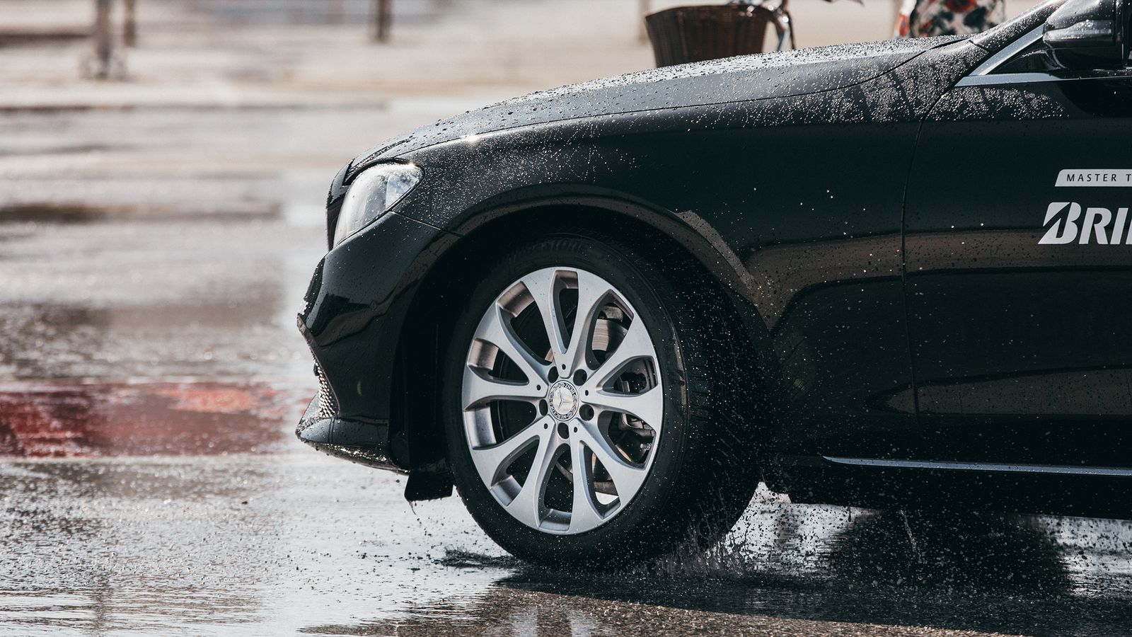 La Euro 7 contempla la limitación de las emisiones de partículas procedentes de ruedas o frenos que será más estricta para vehículos eléctricos que el resto.