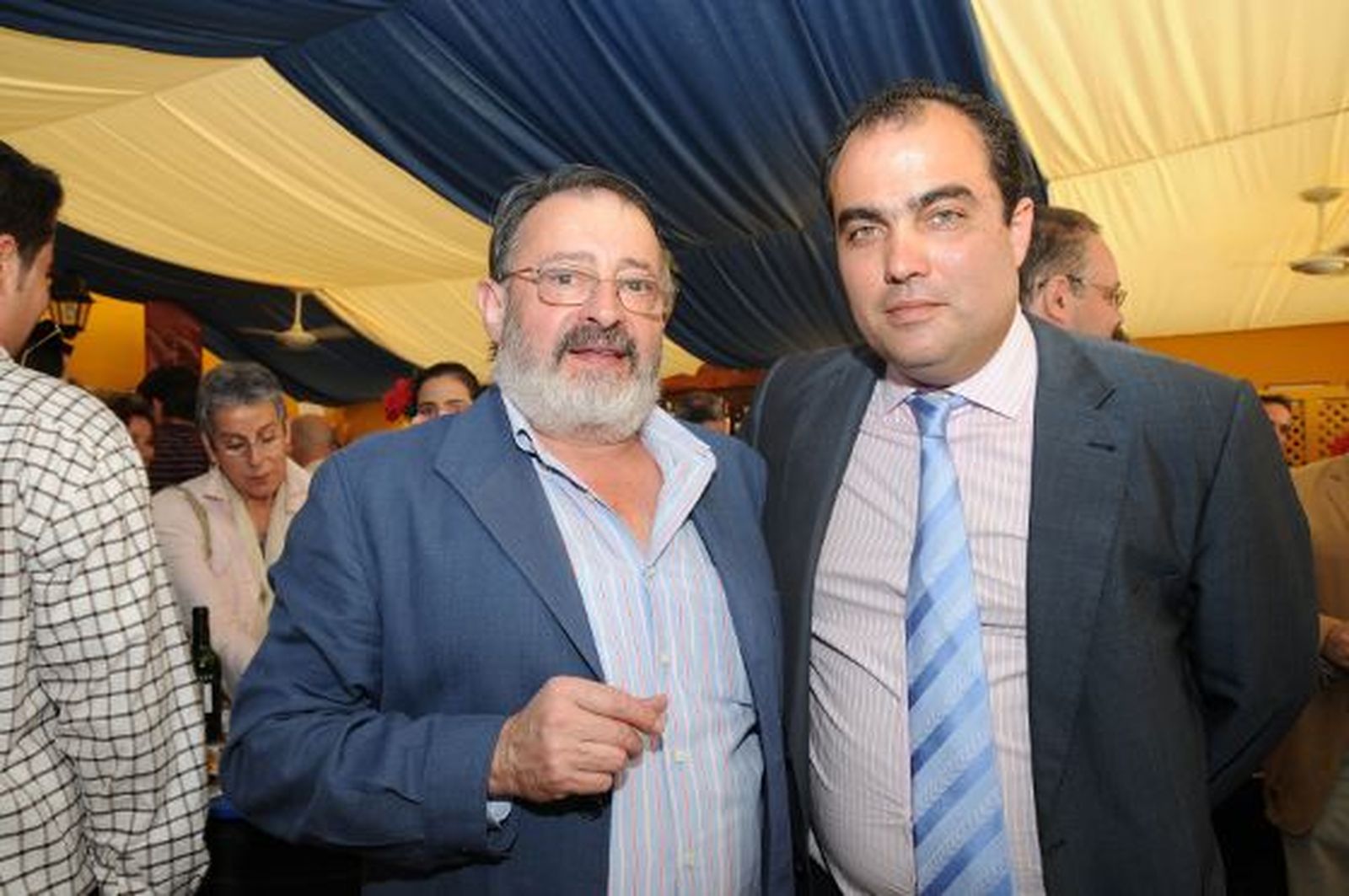 Luis de la Sierra del Pozo, nieto del que fuera director de Diario de Jerez, Luis de la Sierra y Bustamante, con David Fernández.

Foto: Manuel Mateo