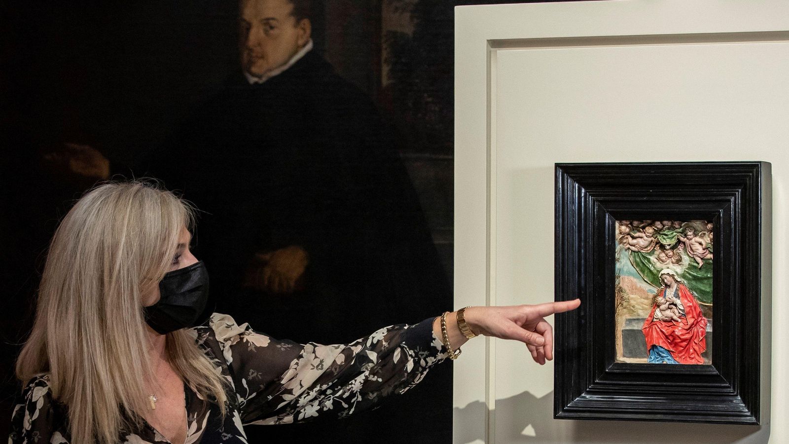 Del Pozo ante la obra de La Roldana.