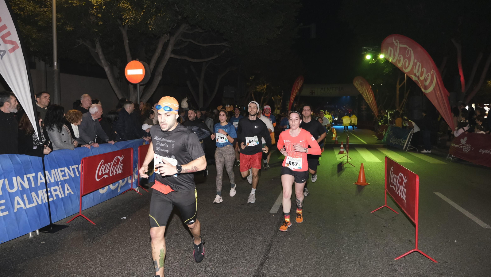 Imágenes de la XIV edición de la San Silvestre de Almería