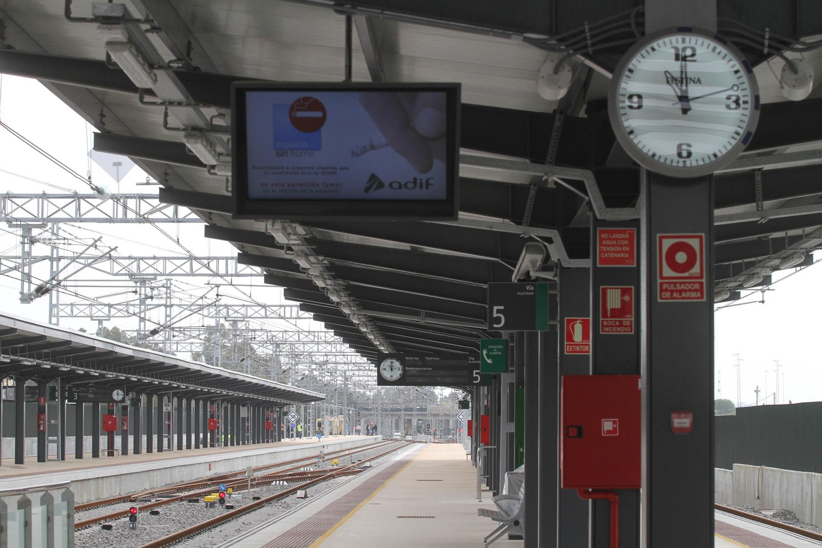 Los últimos preparativos de la estación de tren, en imágenes