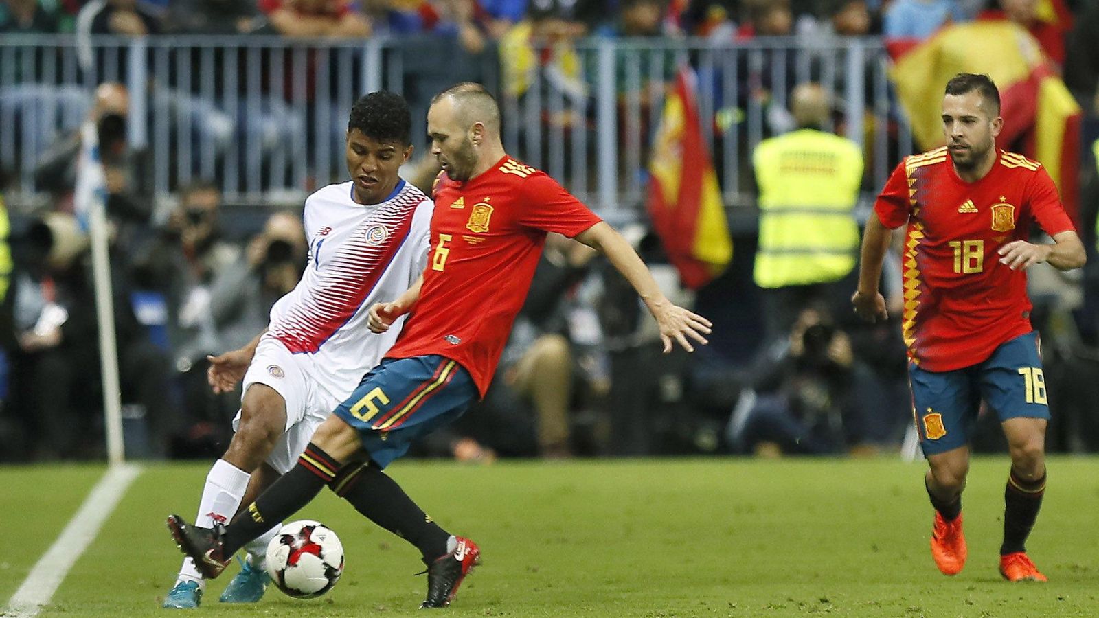 Las fotos de Andrés Iniesta en La Rosaleda con España y el Barcelona Las fotos de Andrés Iniesta en La Rosaleda con España y el Barcelona