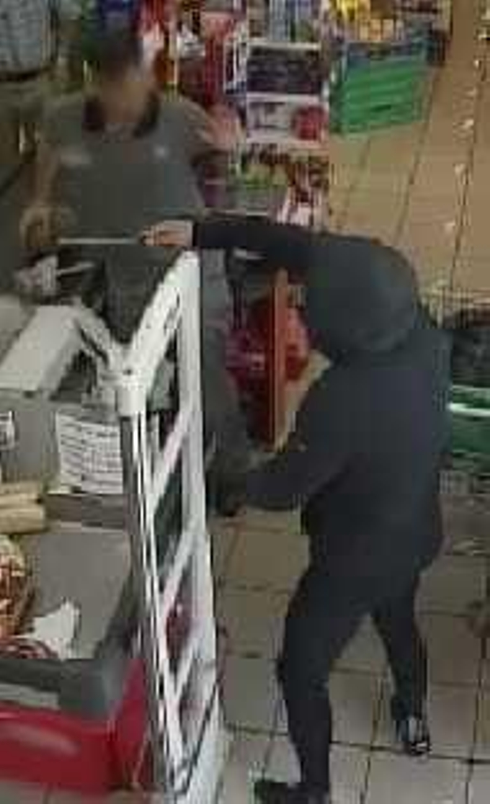 El detenido ataviado con un disfraz de Ninja, durante uno de los robos.