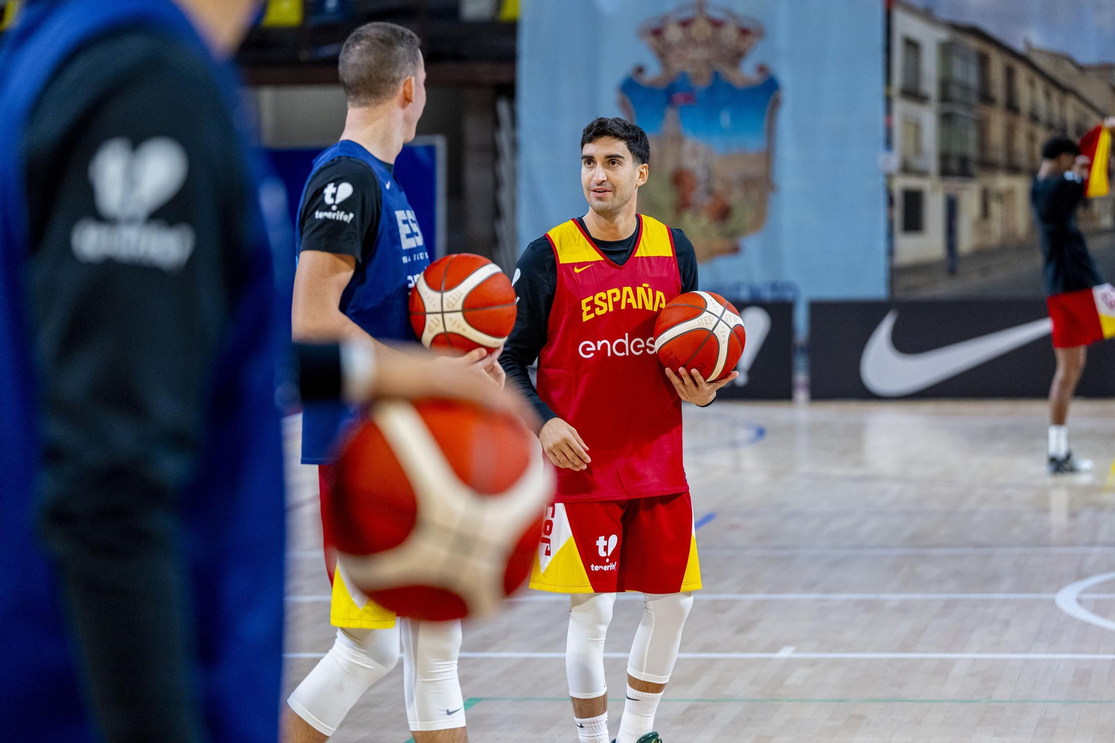Alberto Díaz, Francis Alonso y Paco Aurioles, en la primera España de Chus Mateo