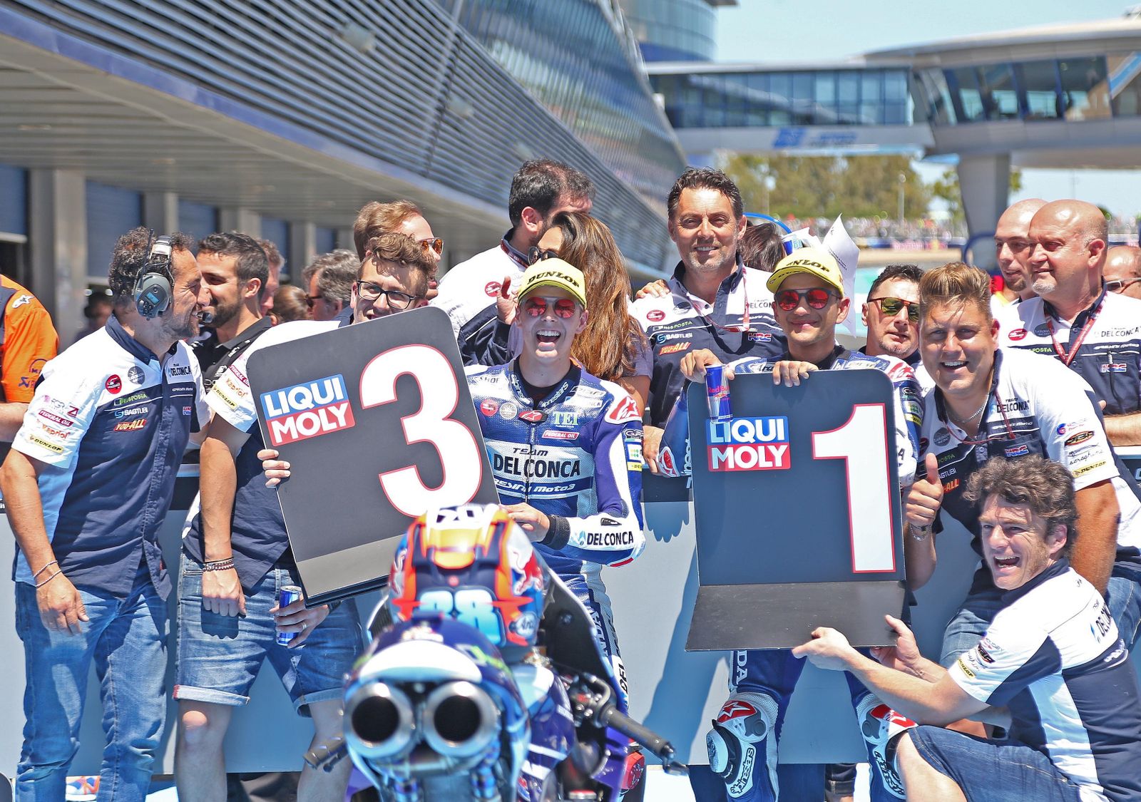 Jorge Martín y 'Giannan', pilotos de Del Conca Gresini, celebran la 'pole' y el tercer mejor tiempo respectivamente.