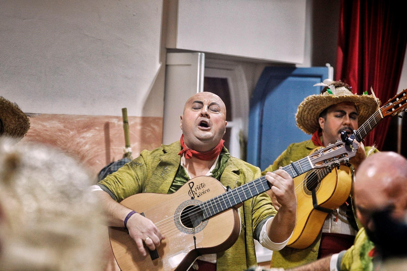 Comparsa 'Pueblejito la Frontera' en camerinos.