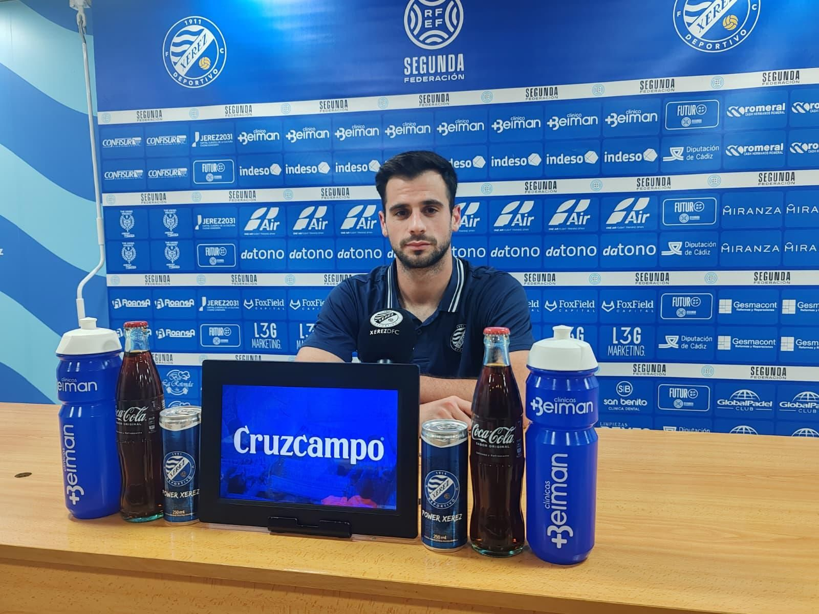 Curro Rivelott, en la sala de prensa de Chapín tras el partido contra el Almería B.