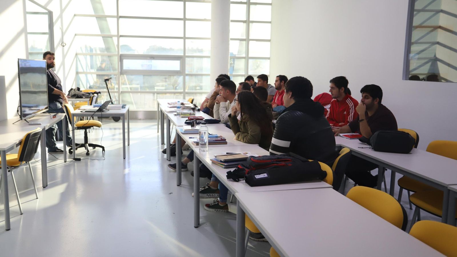 Primer contacto con las aulas para los escolares particpantes.