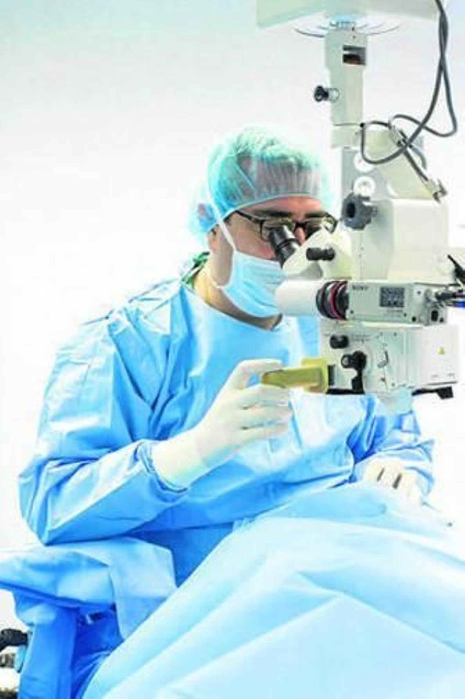 Un libro con las bases ópticas de los cirujanos faco-refractivos