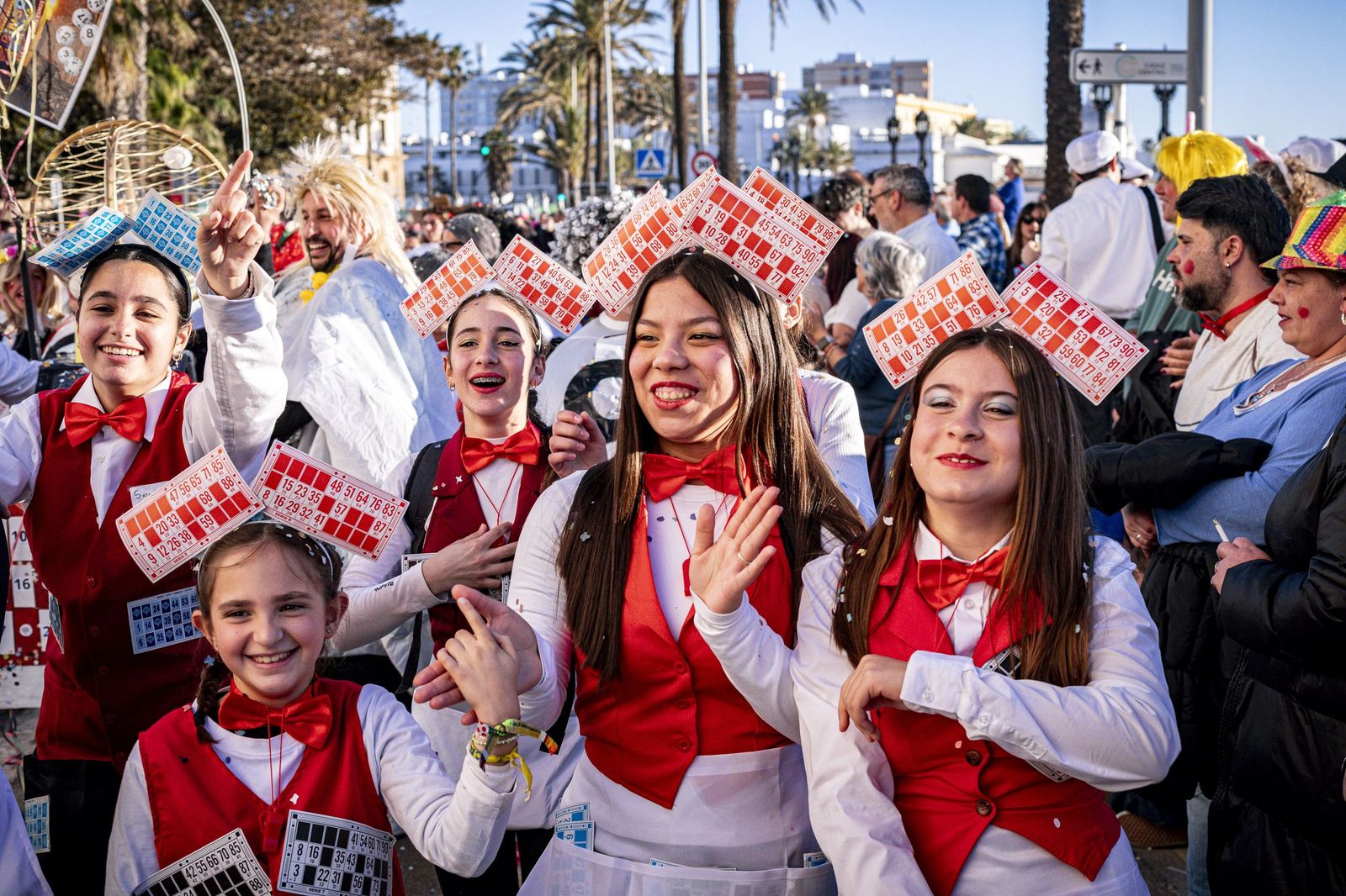 Las mejores imágenes de la Cabalgata del Humor del Carnaval de Cádiz 2026
