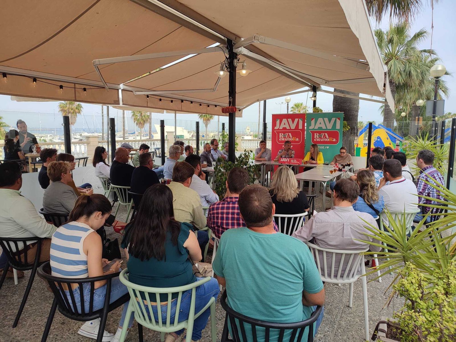 El encuentro del alcaldable del PSOE de Rota con profesionales del sector.