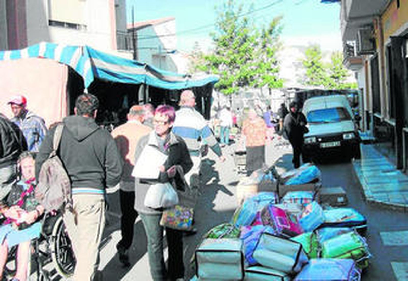 Ayer se celebró el tradicional mercado en Olula y el tema de la Policía Local estuvo en todos los corrillos.