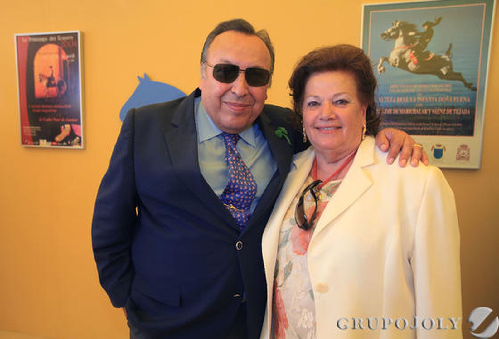 El guitarrista y compositor Paco Cepero acompañado por su mujer, Chari Pérez, ayer en la caseta del Diario.

Foto: Vanesa Lobo y Manuel Aranda