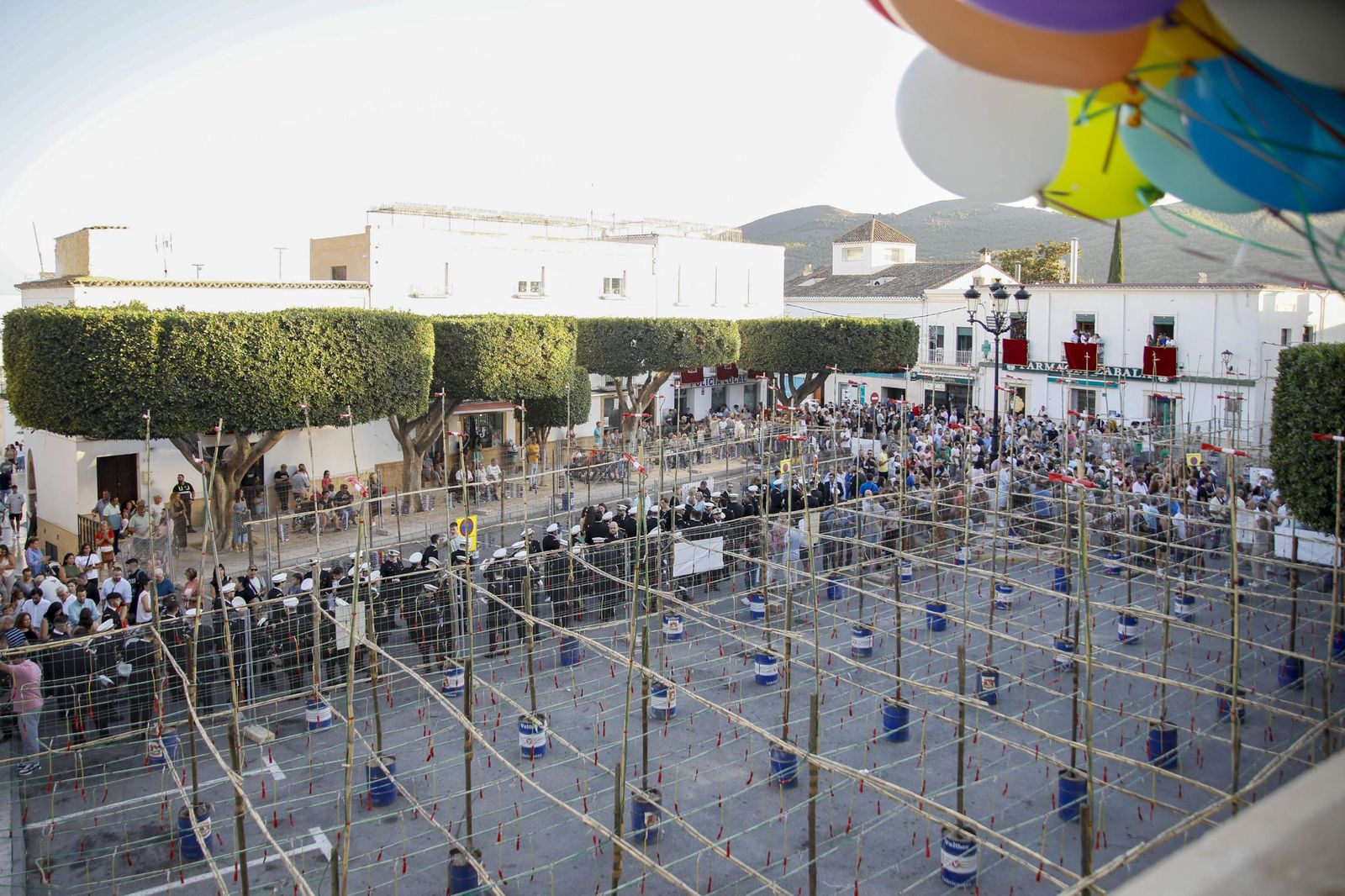 Las imágenes de la misa vespertina y procesión del Cristo de la Luz de Dalías