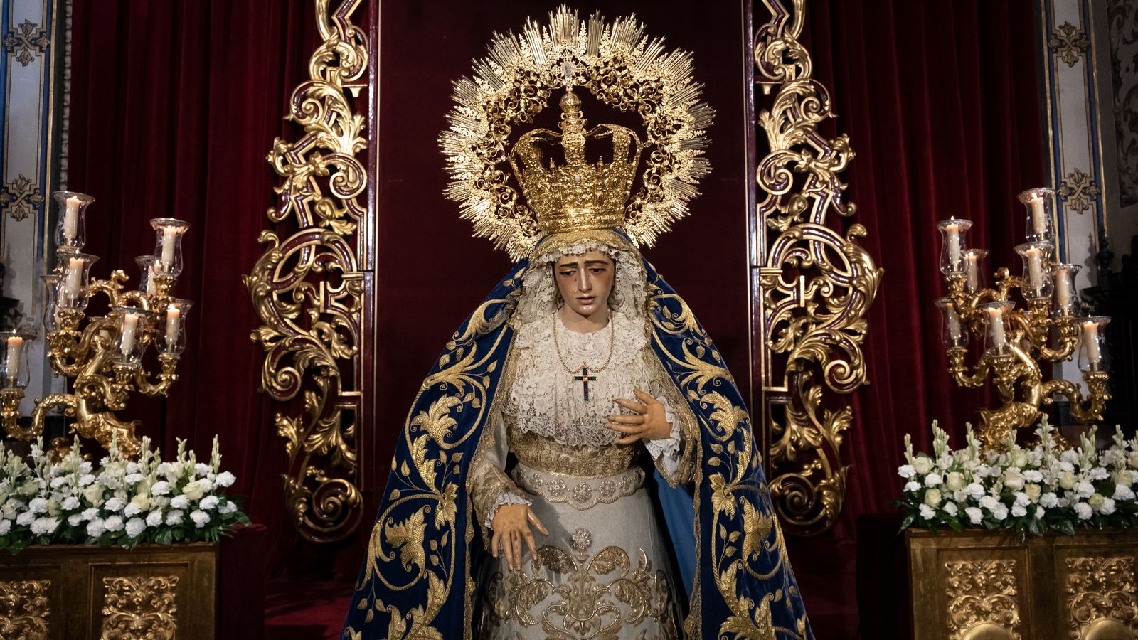 La Virgen de la Amargura en besamanos
