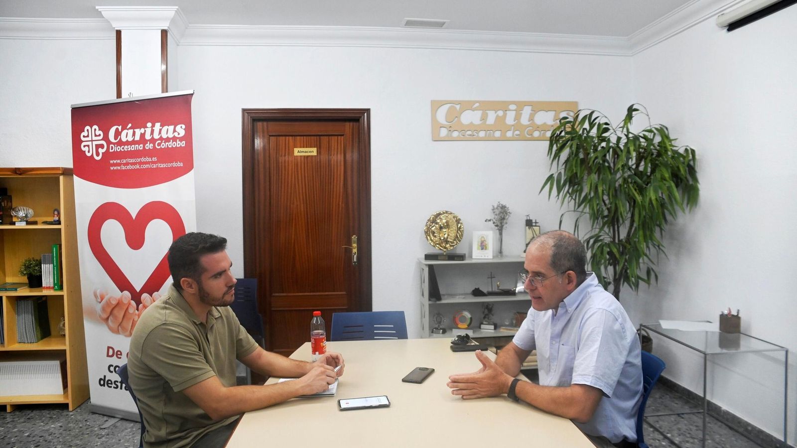 Darío Reina, durante la entrevista con 'el Día de Córdoba' en la sede de Cáritas.