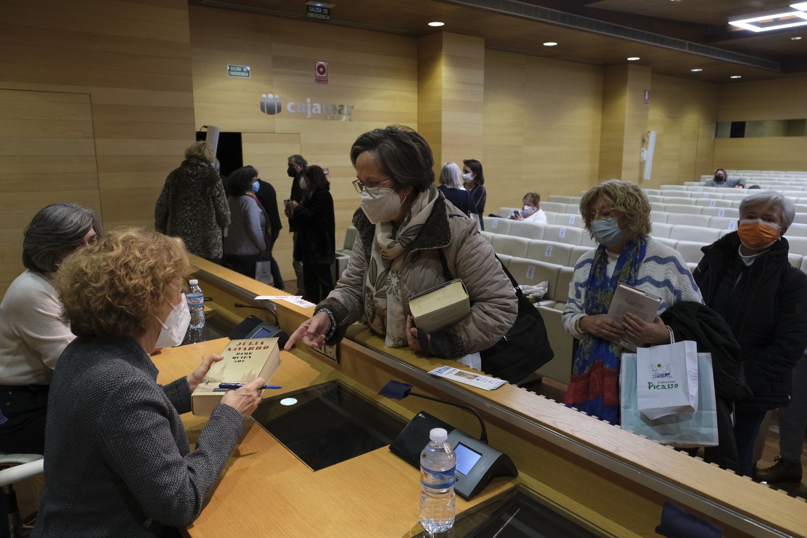 Fotogalería Diario de los Libros, con Julia Navarro. Almería