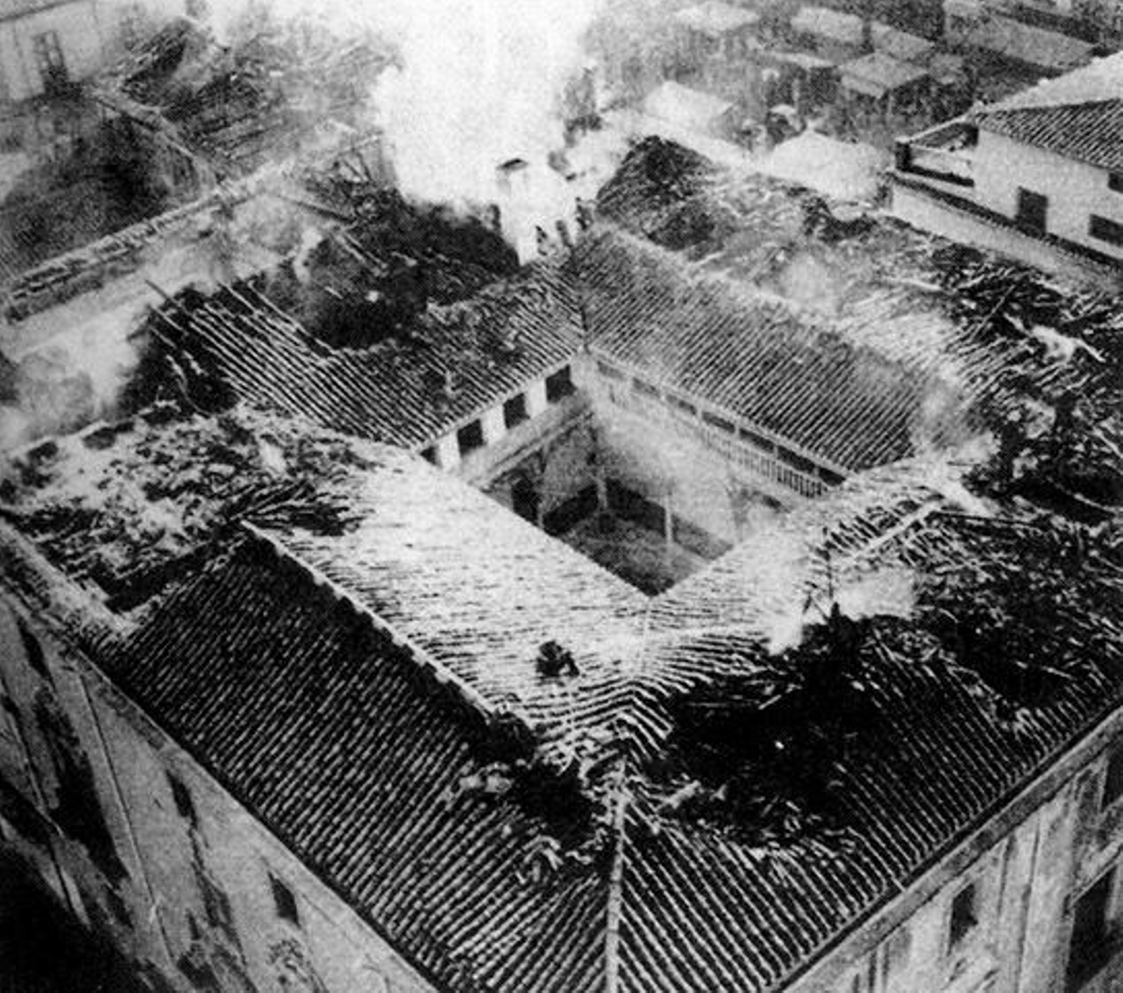 Imagen del incendio de la Curia en 1981.