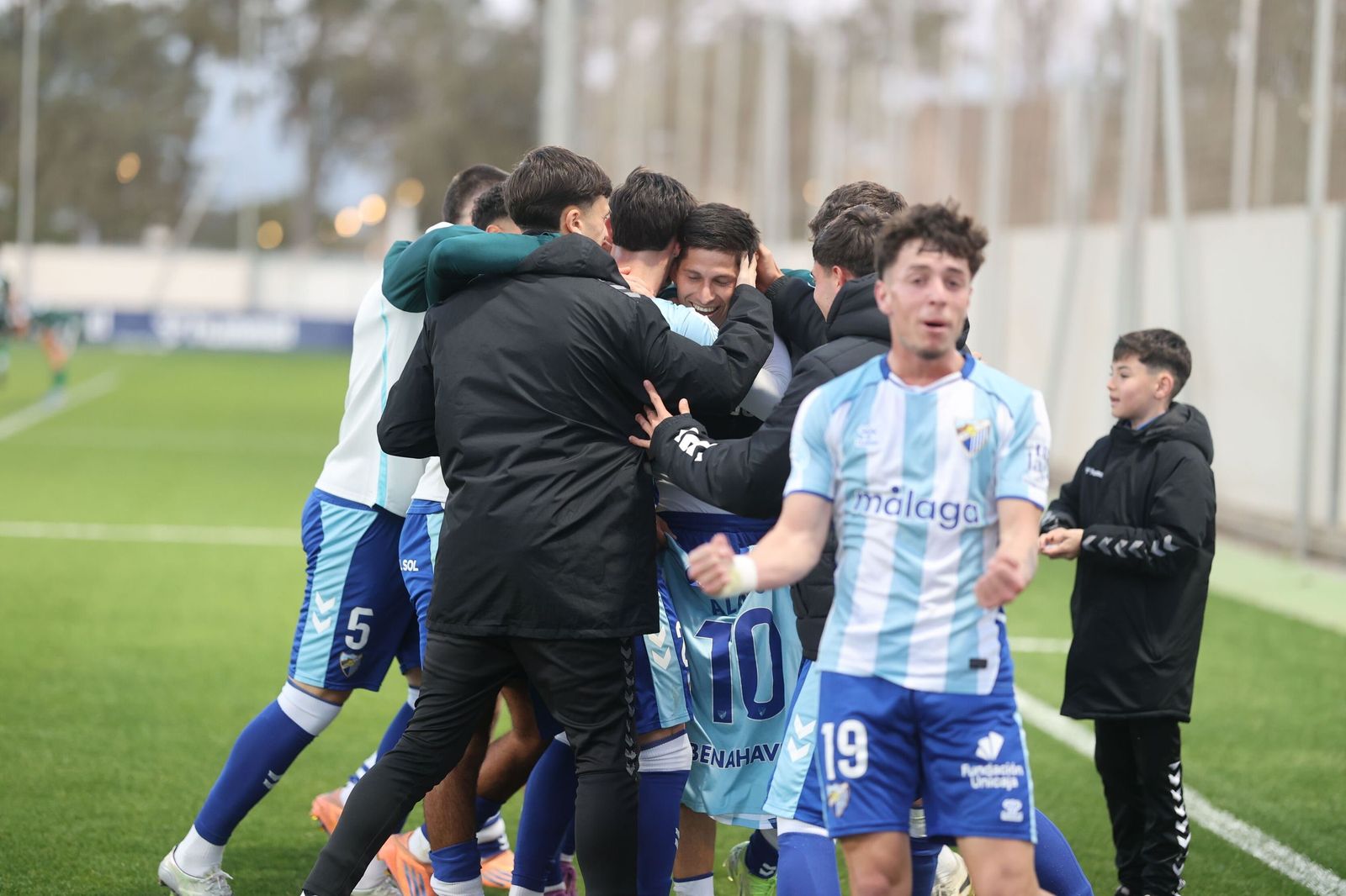 Juani celebra un gol con el equipo.
