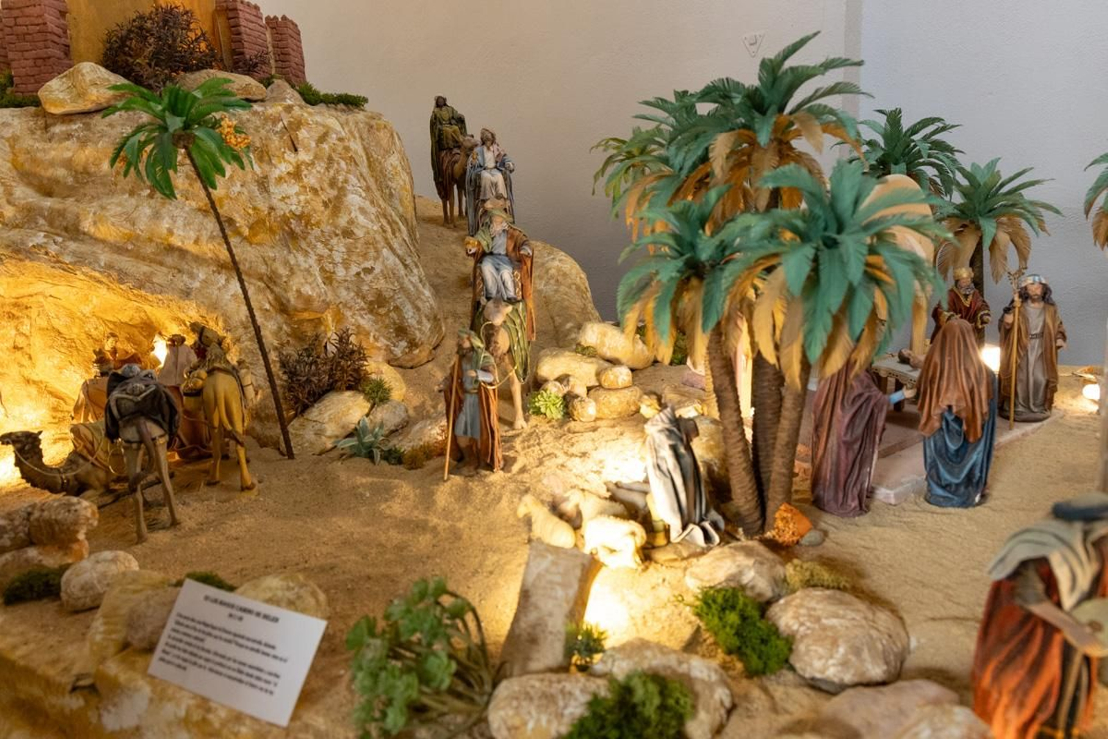 La visita de los tres Reyes Magos de Oriente es una de las escenas recreadas en este belén gigante.