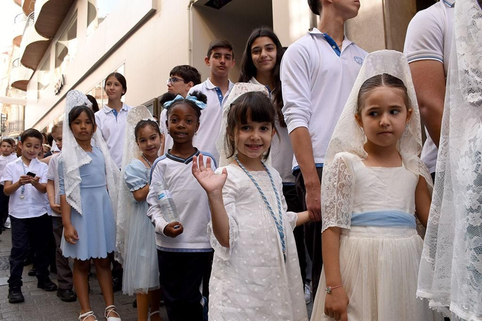 Imágenes de la procesión de la Virgen Milagrosa del colegio San Vicente de Paúl