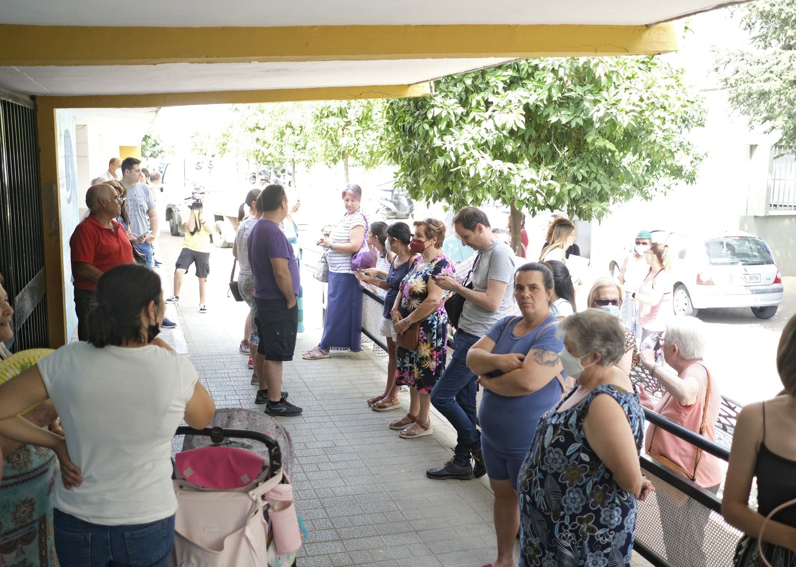 Protesta en el colegio Mediterráneo de Córdoba por los problemas de climatización, en imágenes