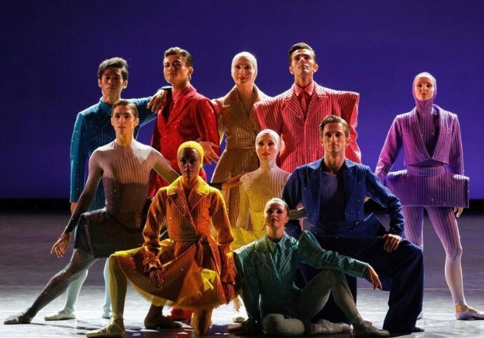 El equipo del diseñador maleno empleó medio millón de piedras Swarovski en la elaboración de este encargo tan especial