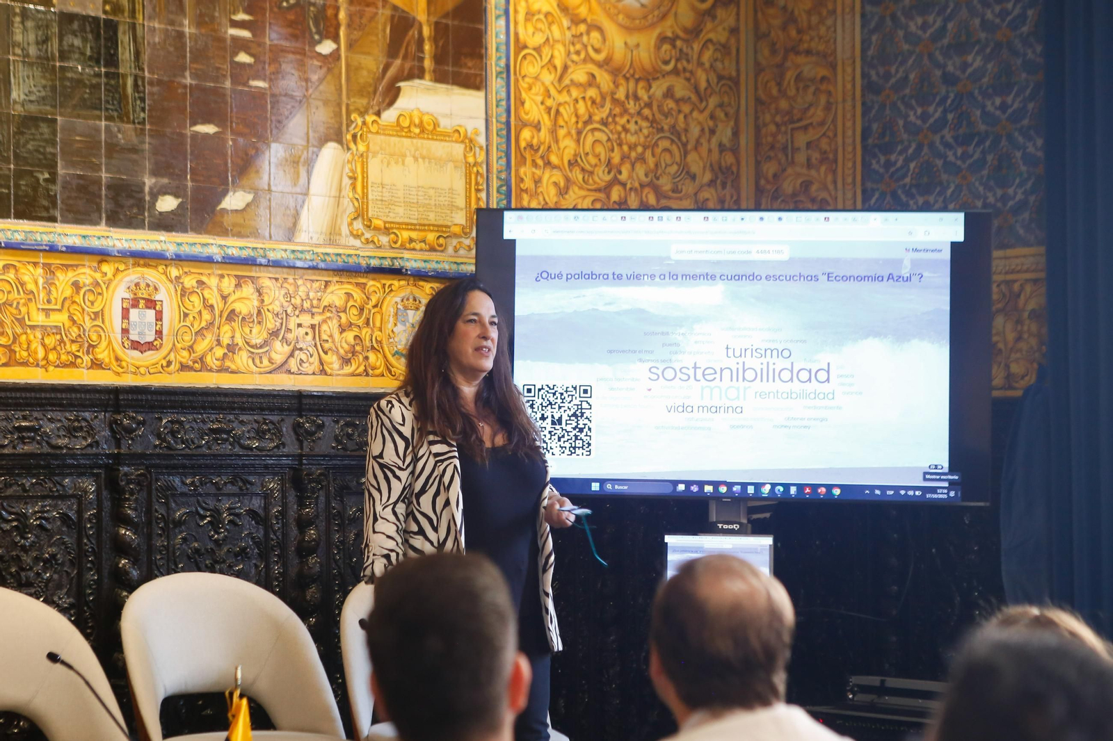 Fotos de la mesa redonda sobre economía azul y sostenibilidad, de las Cátedras Telefónica y la UCA