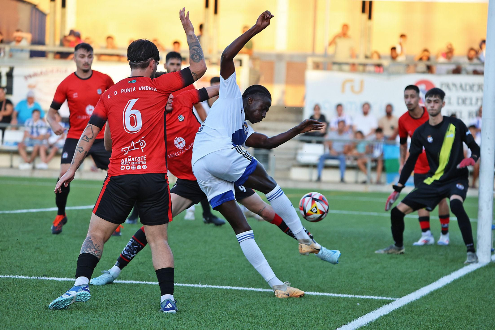 Imágenes del amistoso entre el CD Punta Umbría y el Recreativo de Huelva