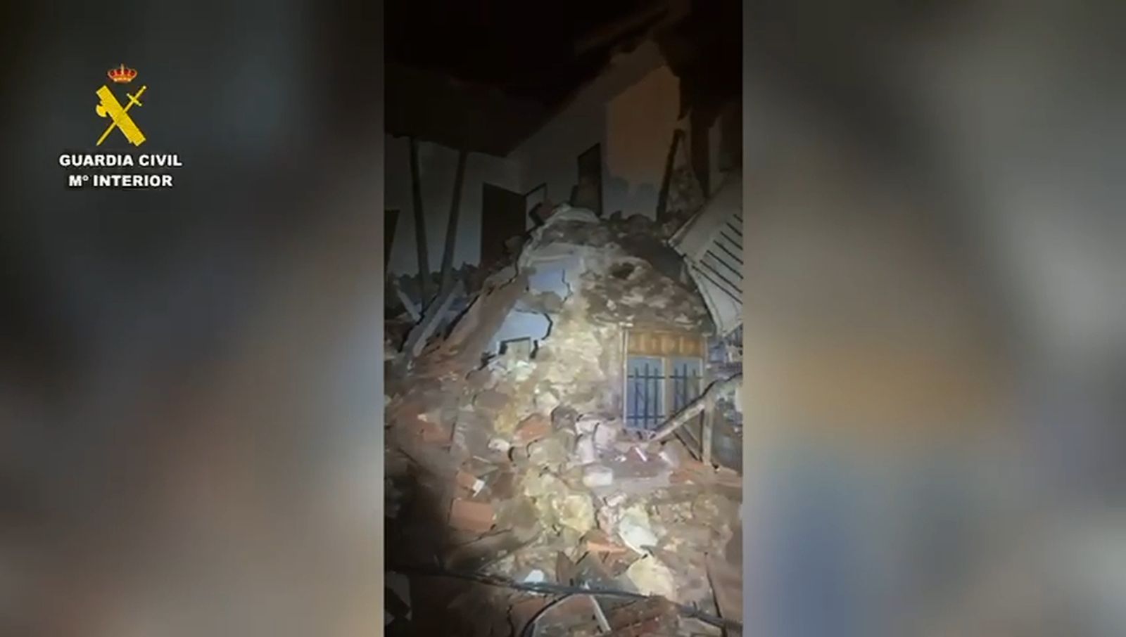 Rescate de un hombre en su vivienda derrumbada