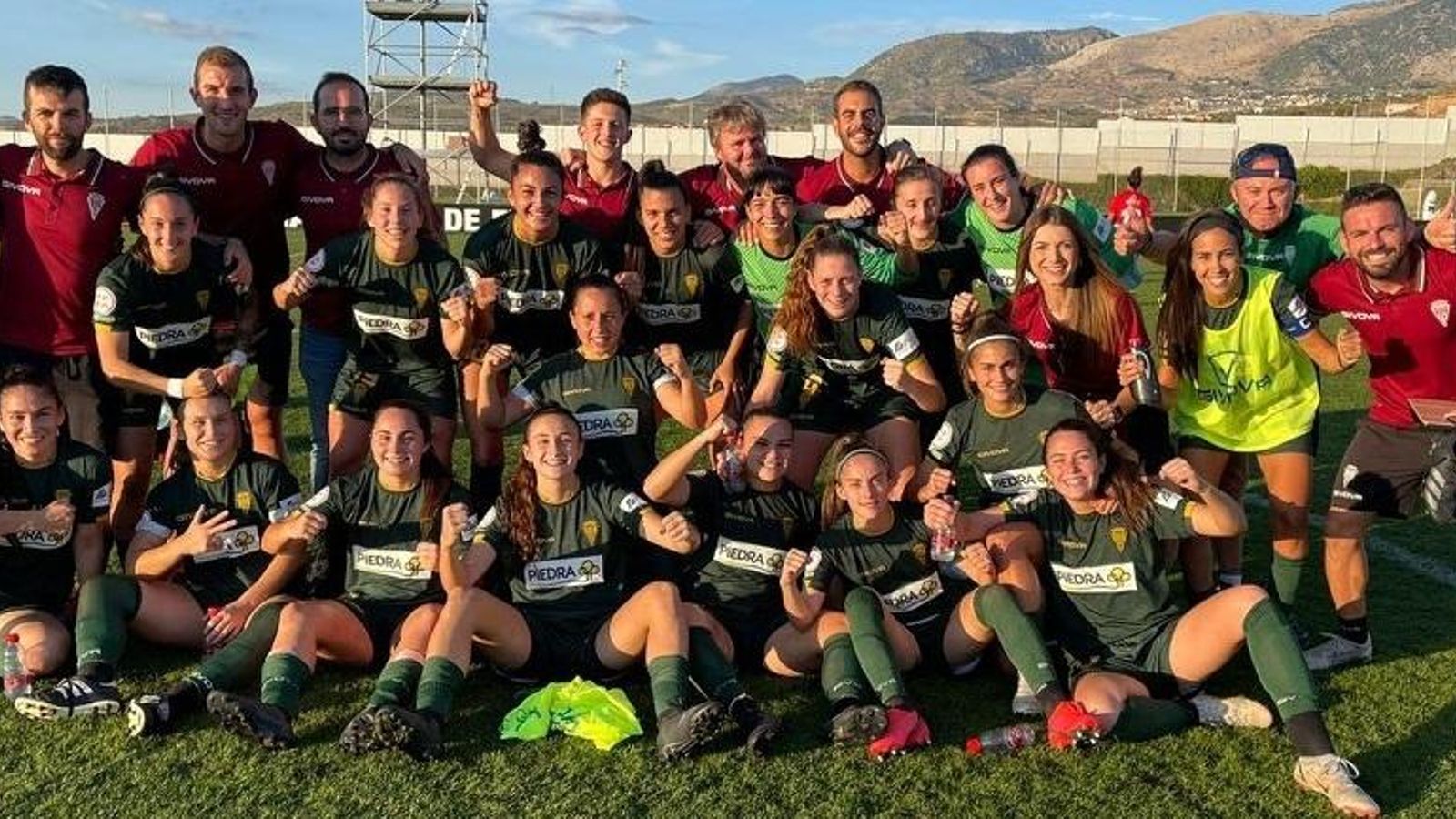 El Córdoba Femenino celebra su triunfo en Granada.