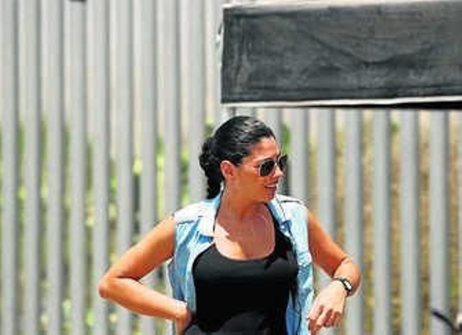 Escena con mucha espectacularidad que rodaron ayer en Campohermoso los protagonistas de la serie.