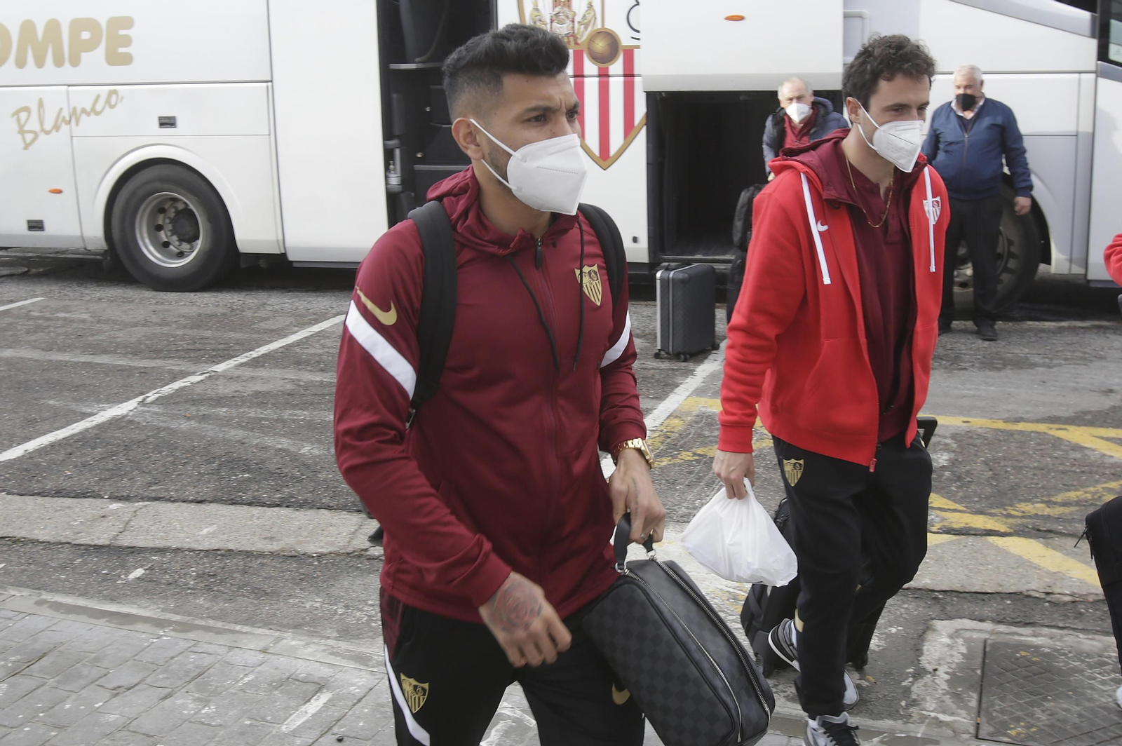 Marcos Acuña y Thomas Delaney, en una imagen de archivo.