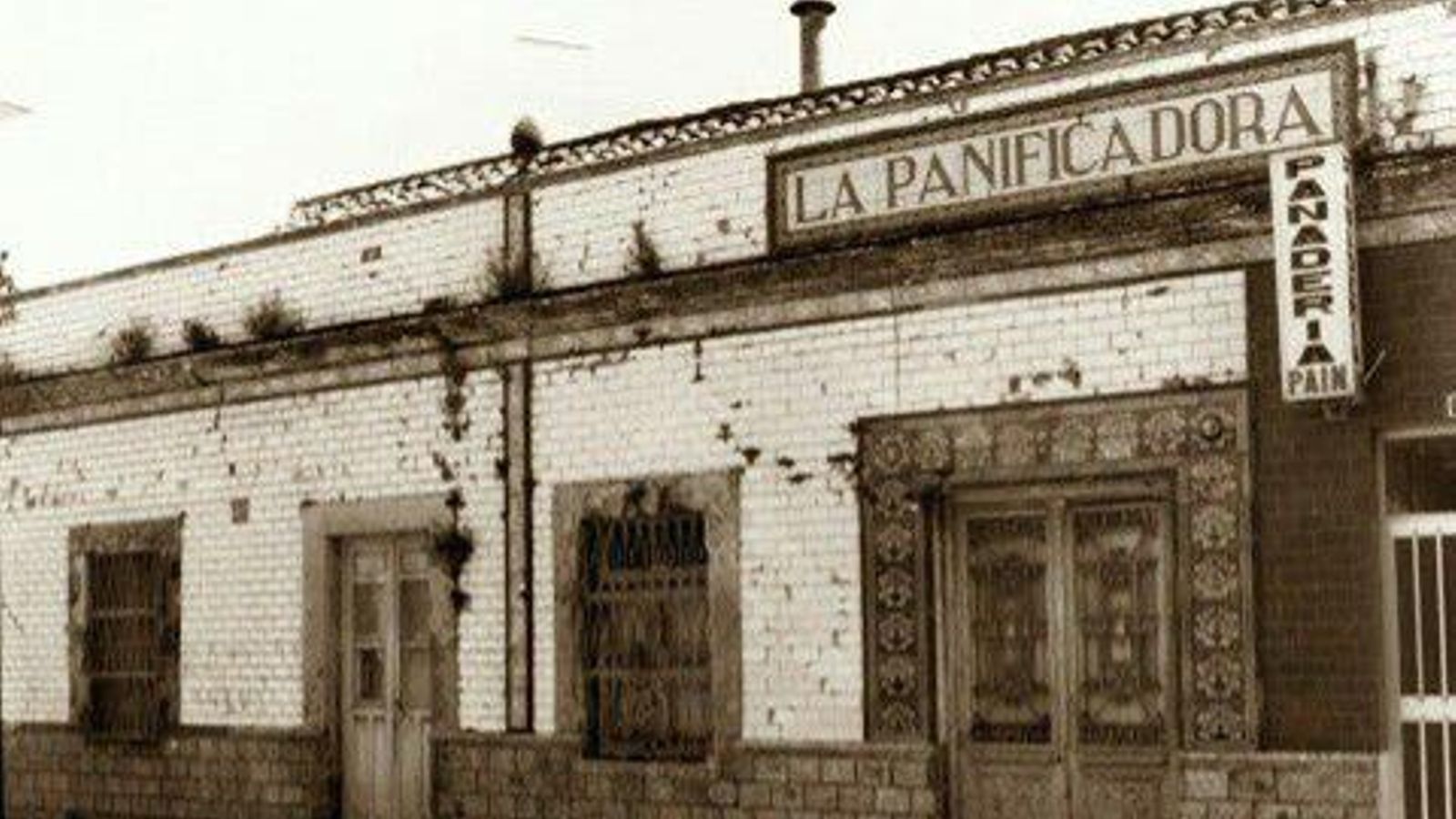 Panadería La Panificadora, en la calle Miguel Martín.