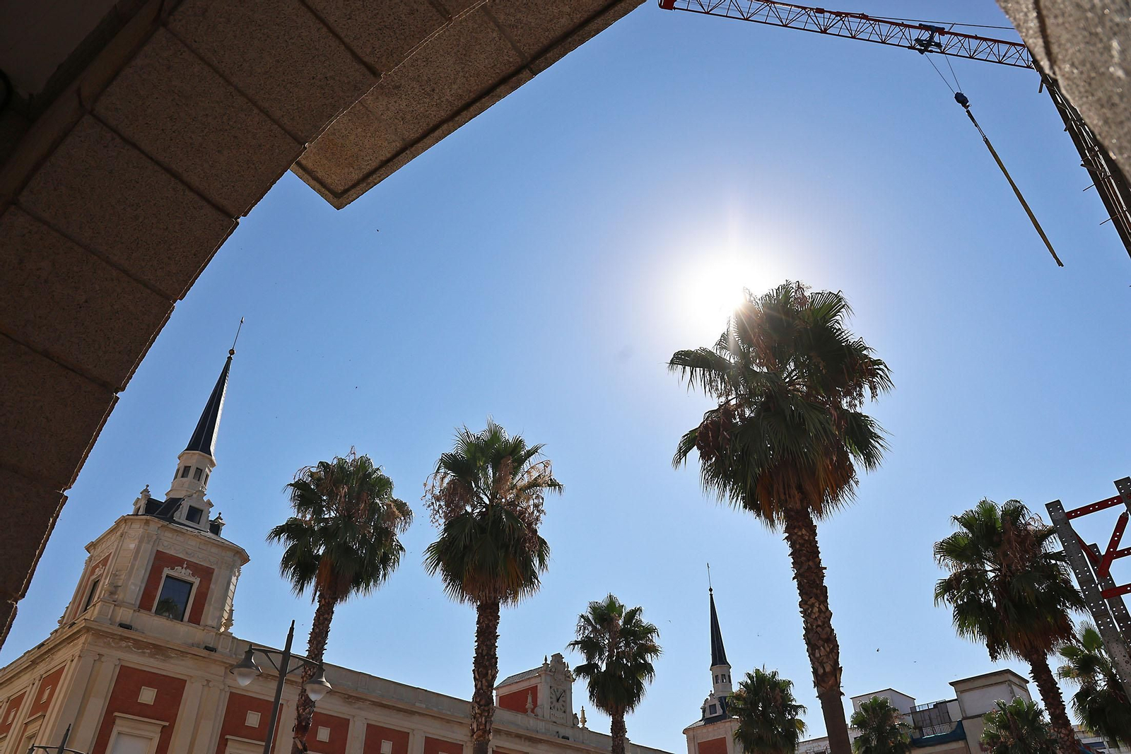 Imágenes de la calurosa mañana de martes en Huelva