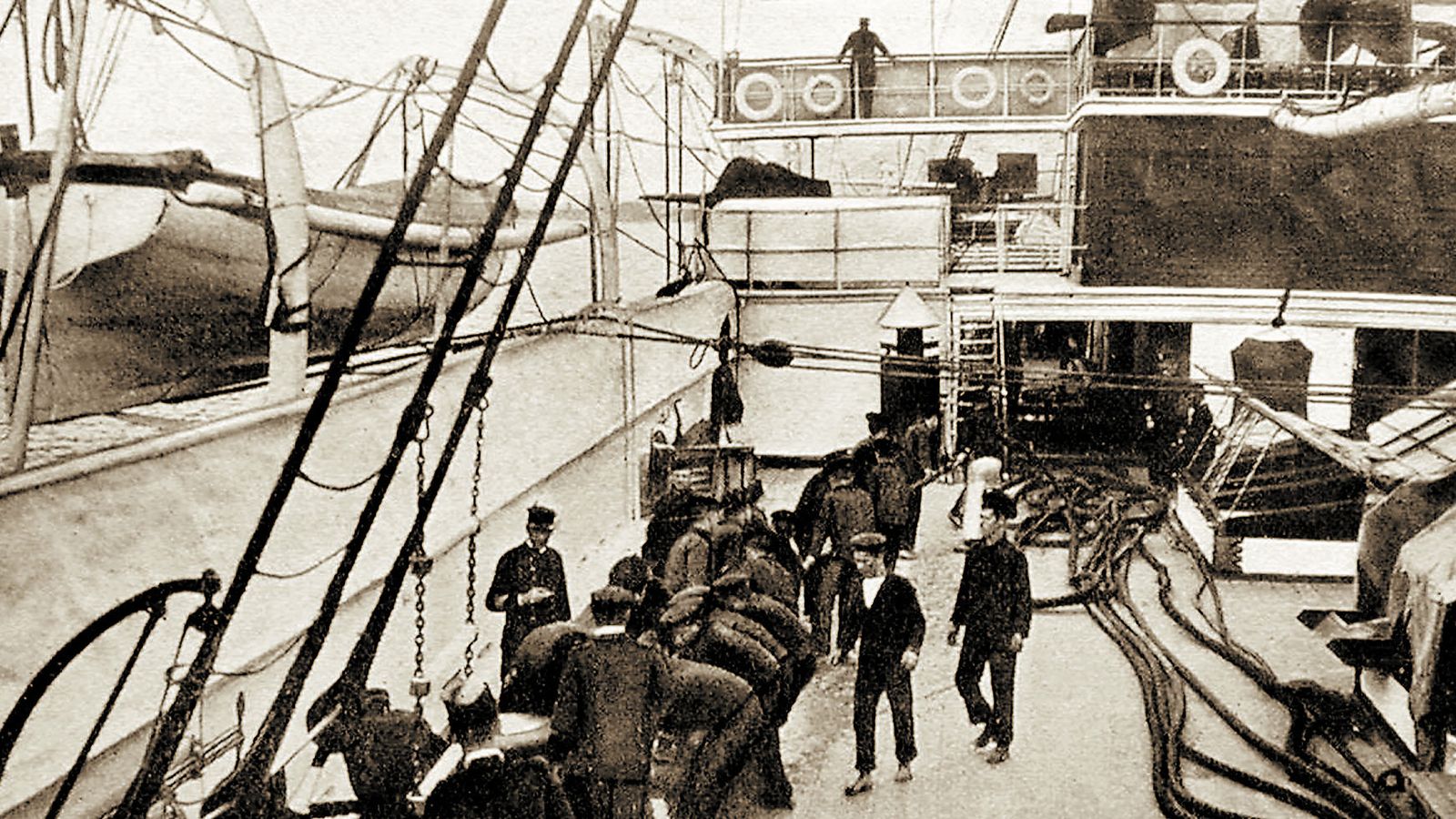 Trabajos en la cubierta del Numancia