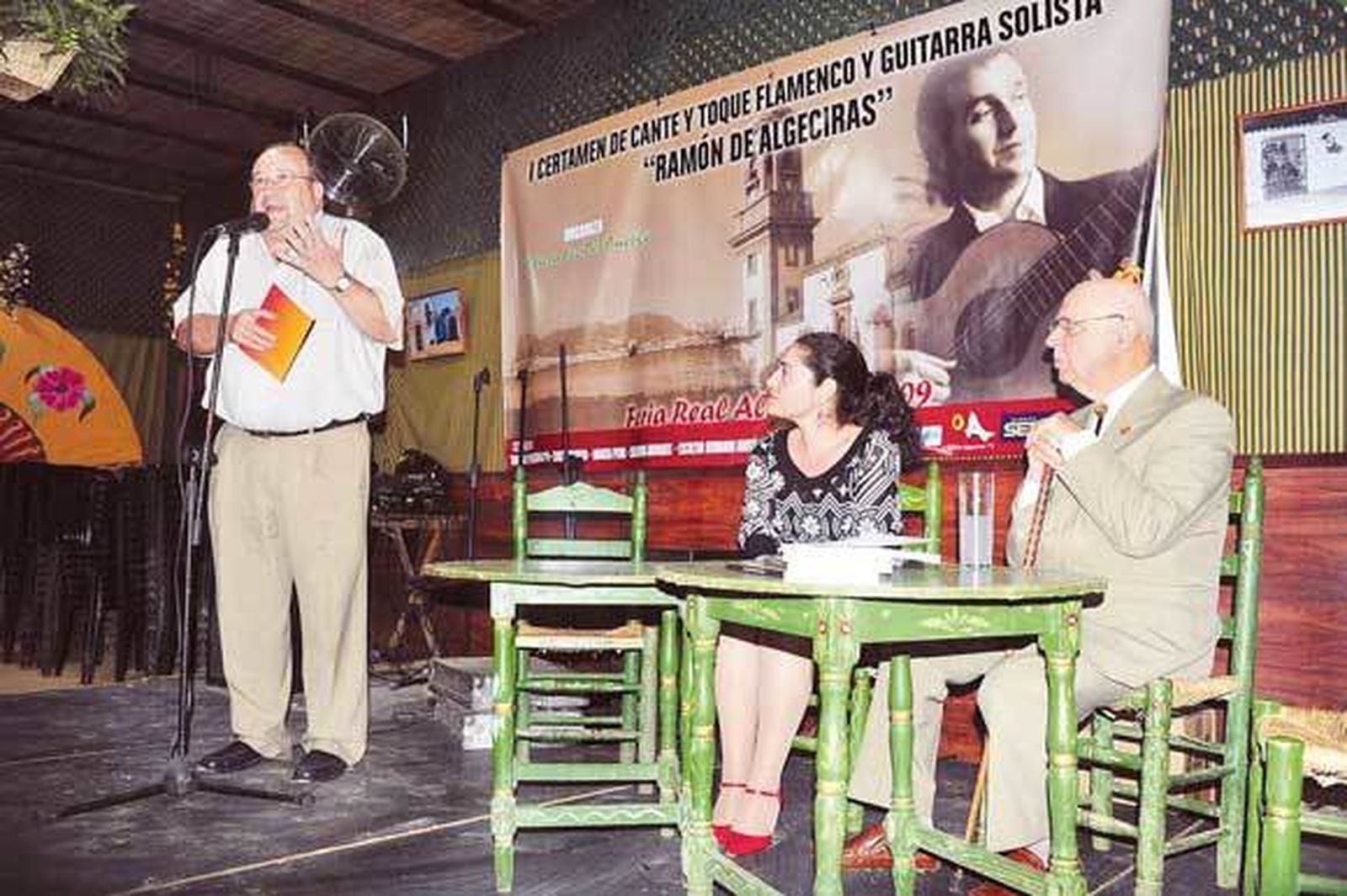Flores el Gaditano presenta en la Feria su libro de relatos
