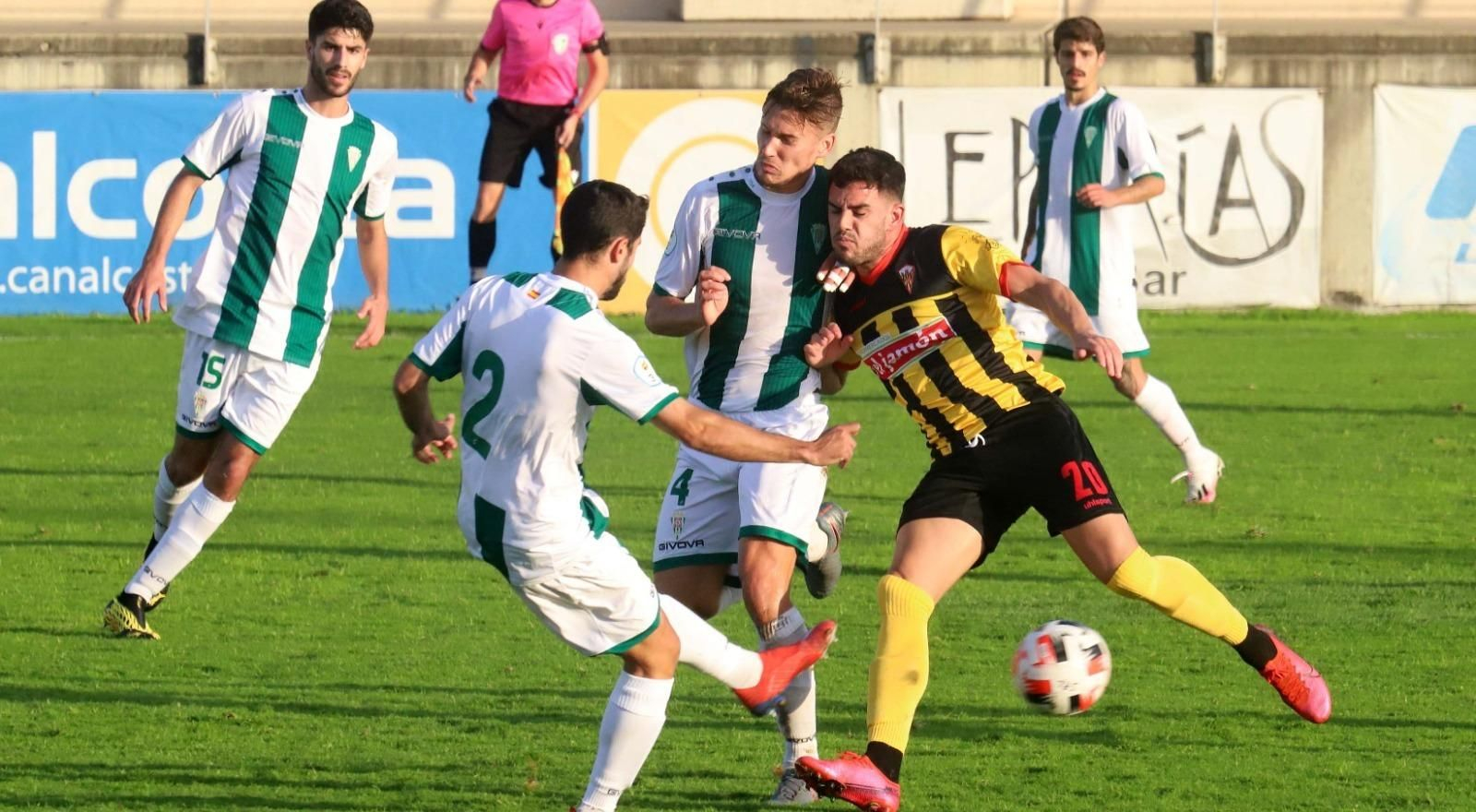 Núñez y Álex Sánchez pugnan con el local Nané.