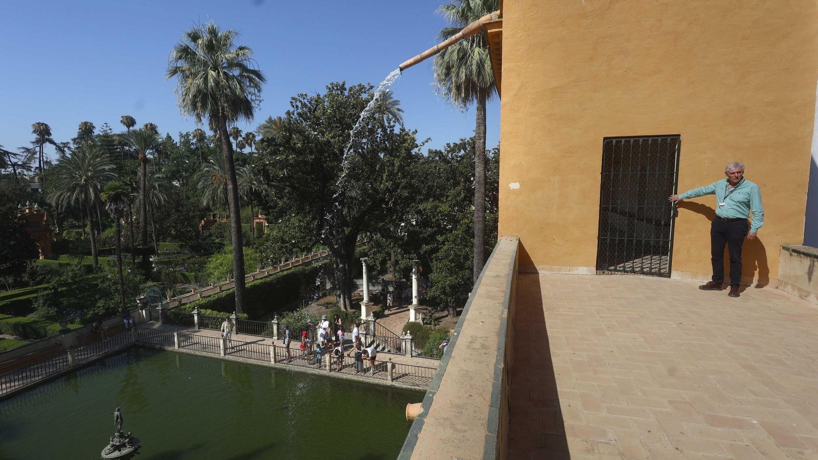 El mirador hacia los jardines desde el balcón superior de la Galería del Grutesco.
