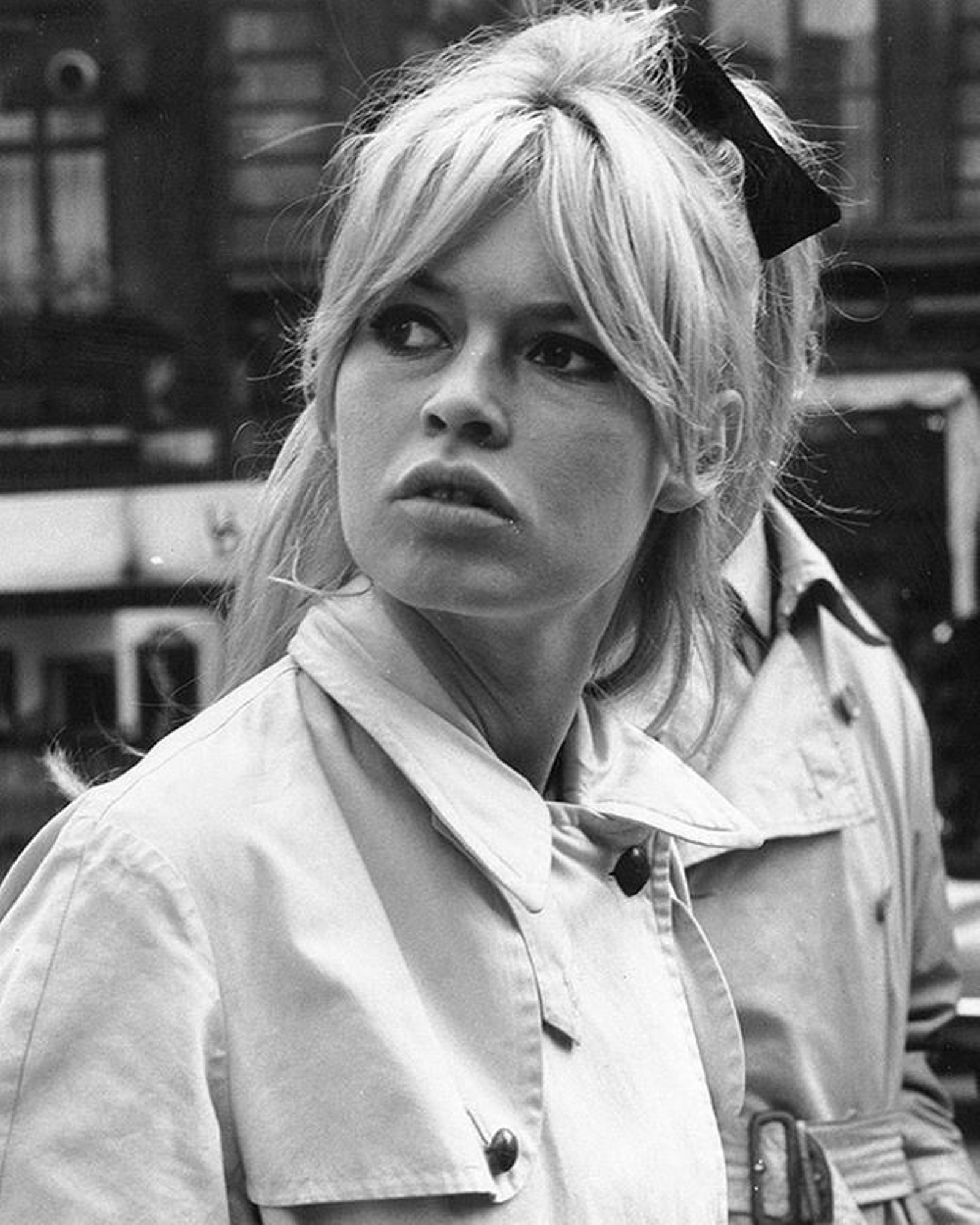 Brigitte Bardot sigue marcando tendencia con su corte de flequillo atemporal.